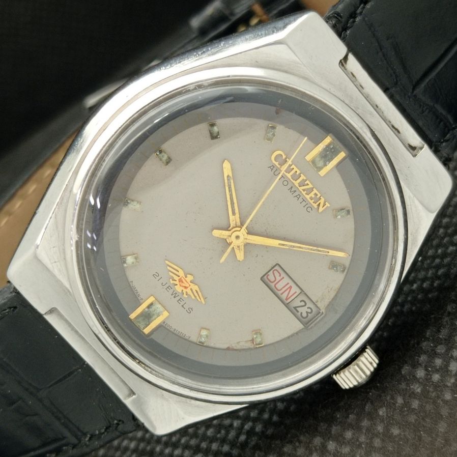 Vintage 1970 Citizen Automatic Mens Silver Watch WDaydate  Gold Accents